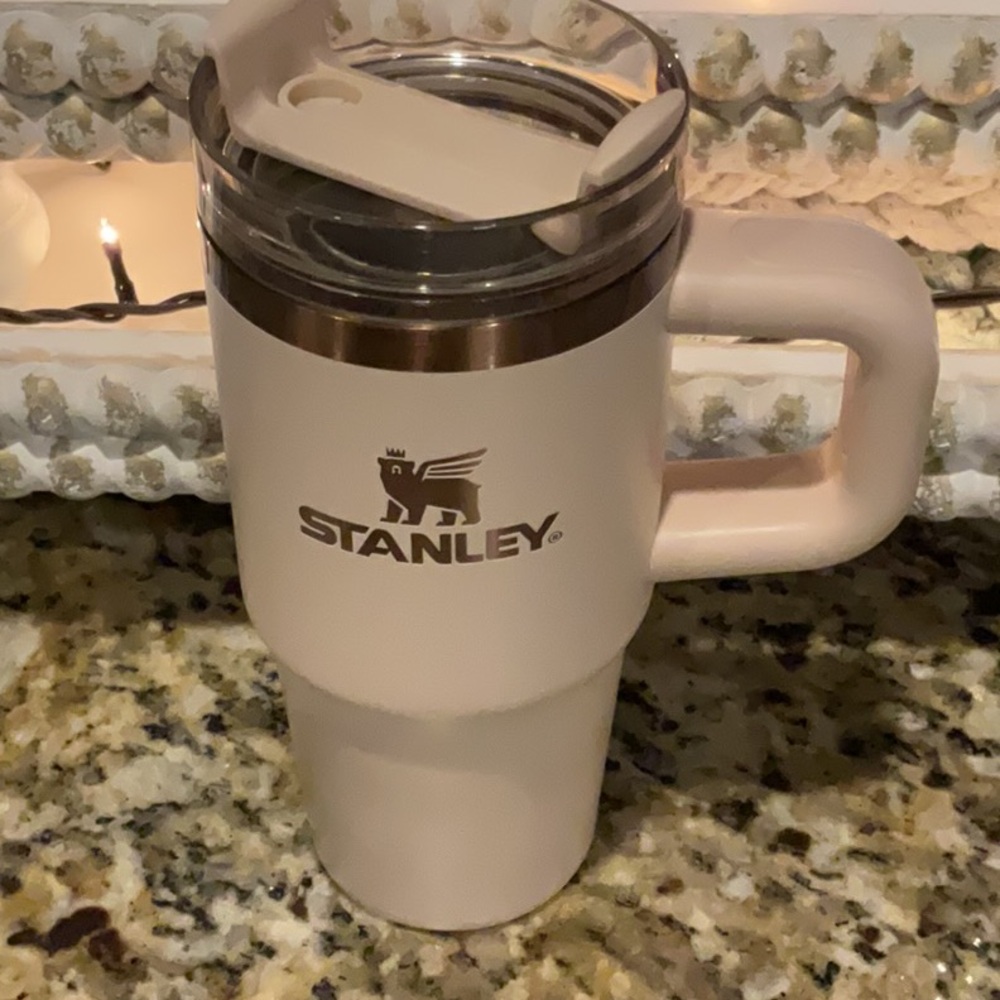Stanley Rose Quartz Travel Mug - Picture 2 of 6